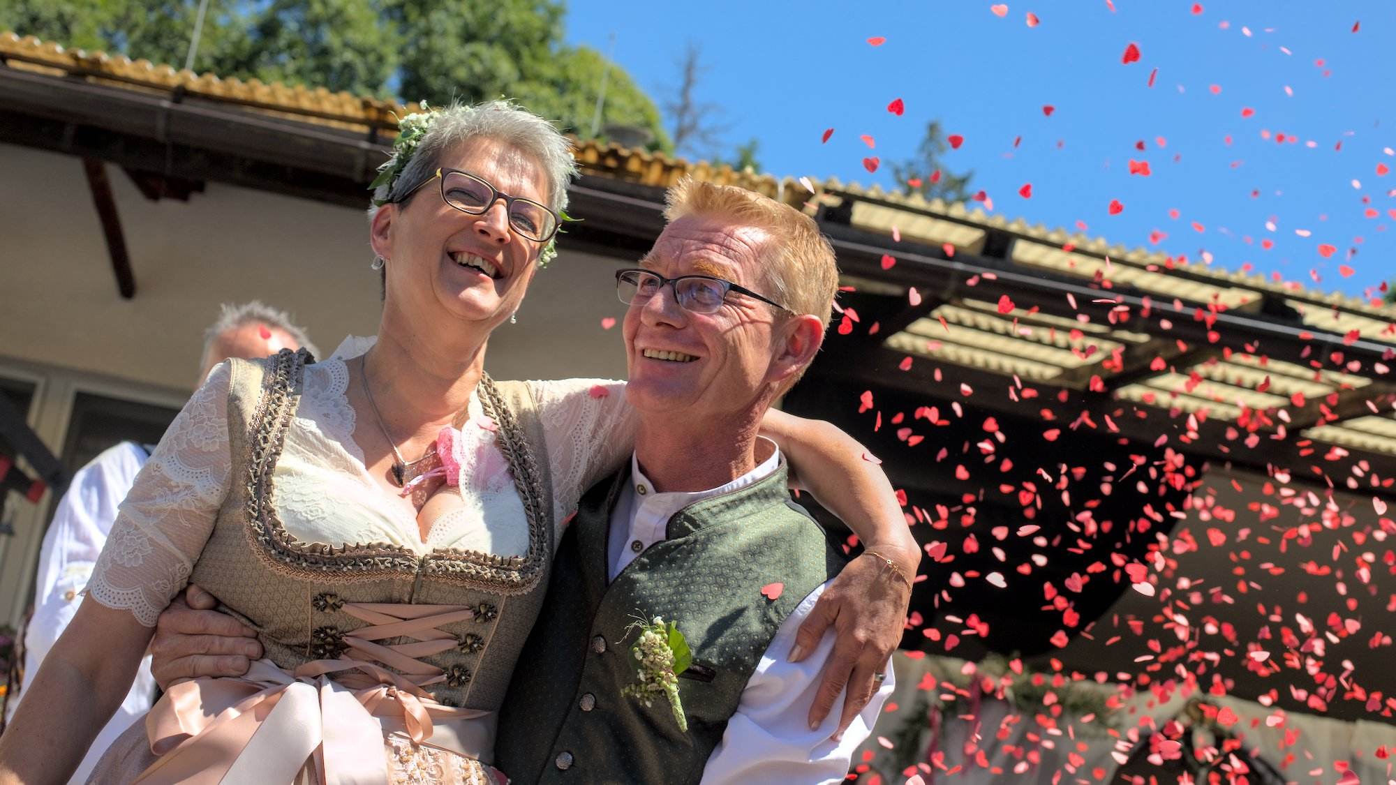Sabine und Uwe Baumann bei ihrer Hochzeit im Naturfreundehaus Billtal