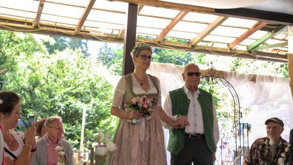 Sabine Baumann zieht zur Hochzeit ein