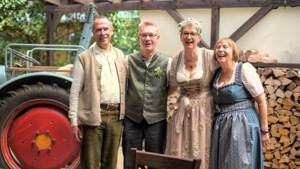 Sabine und Uwe Baumann mit Familie im Naturfreundehaus Billtal